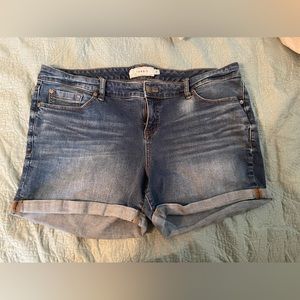 TORRID. 18 DENIM SHORTS.